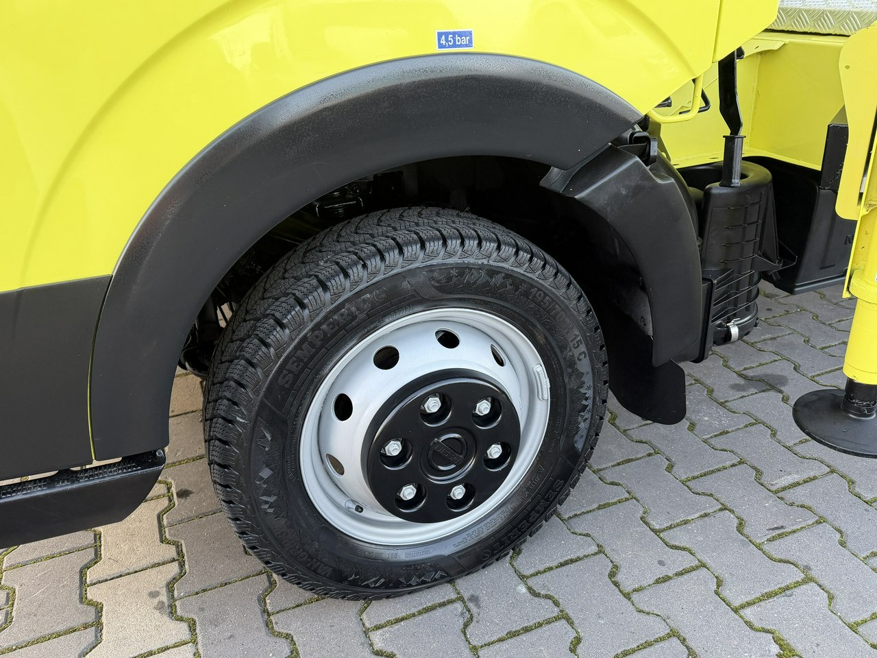 Nissan Cabstar - Podizna platforma montirana na kamion: slika Nissan Cabstar - Podizna platforma montirana na kamion Nissan Cabstar - Podizna platforma montirana na kamion: slika Nissan Cabstar - Podizna platforma montirana na kamion