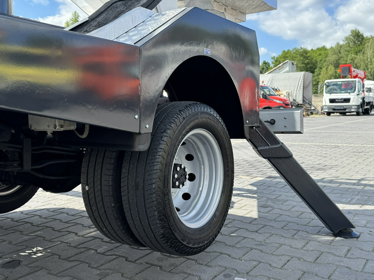 Nissan Cabstar - Podizna platforma montirana na kamion: slika Nissan Cabstar - Podizna platforma montirana na kamion Nissan Cabstar - Podizna platforma montirana na kamion: slika Nissan Cabstar - Podizna platforma montirana na kamion