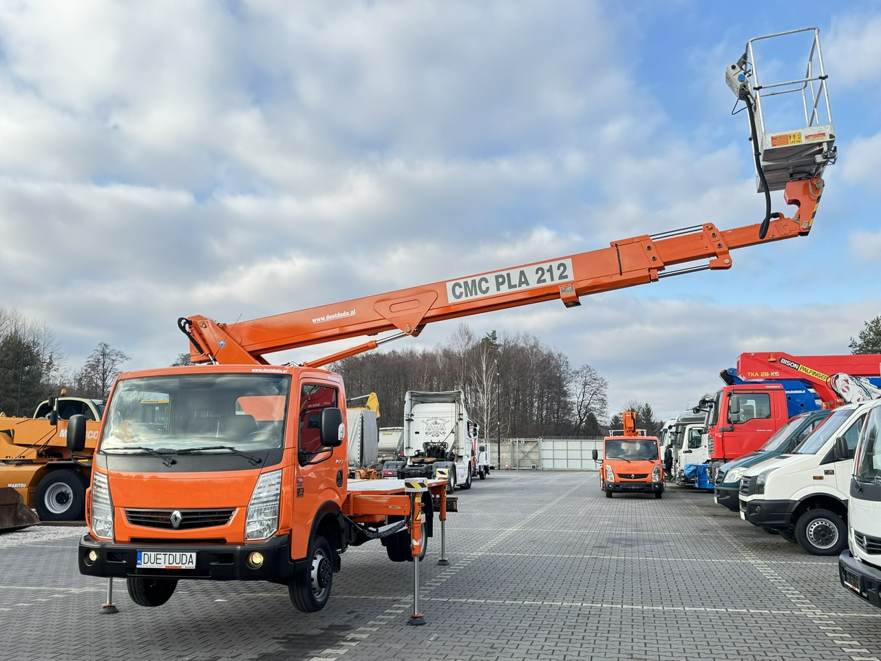 Renault Maxity - Podizna platforma montirana na kamion: slika Renault Maxity - Podizna platforma montirana na kamion Renault Maxity - Podizna platforma montirana na kamion: slika Renault Maxity - Podizna platforma montirana na kamion