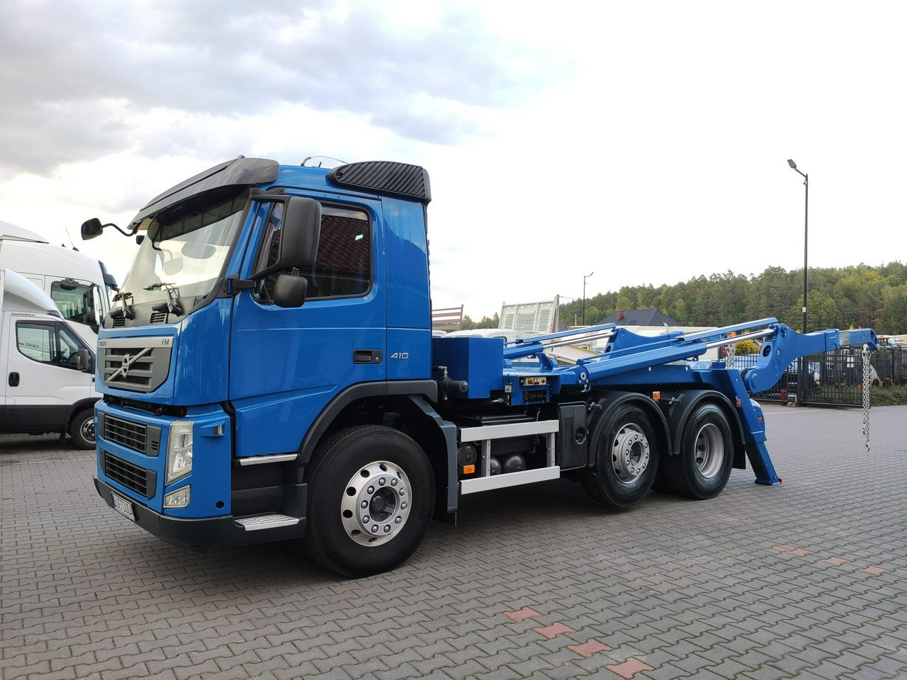 Utovarivač s proklizavajućim upravljanjem Volvo FM 410 E5 Bramowiec Hakowiec 6x2 Oś Skrętna / Podnoszona Automat: slika Utovarivač s proklizavajućim upravljanjem Volvo FM 410 E5 Bramowiec Hakowiec 6x2 Oś Skrętna / Podnoszona Automat