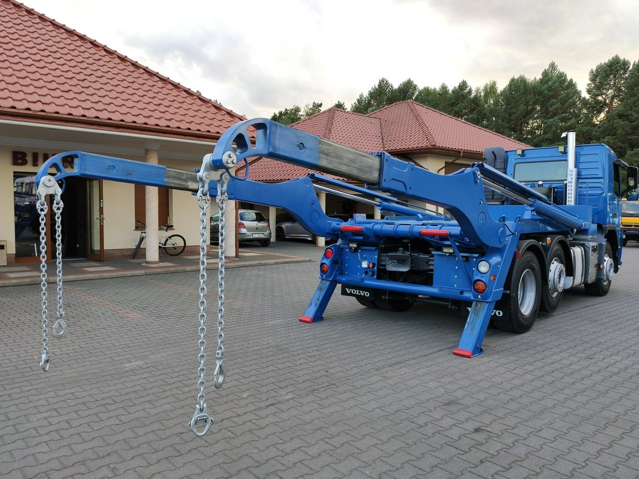 Utovarivač s proklizavajućim upravljanjem Volvo FM 410 E5 Bramowiec Hakowiec 6x2 Oś Skrętna / Podnoszona Automat: slika Utovarivač s proklizavajućim upravljanjem Volvo FM 410 E5 Bramowiec Hakowiec 6x2 Oś Skrętna / Podnoszona Automat