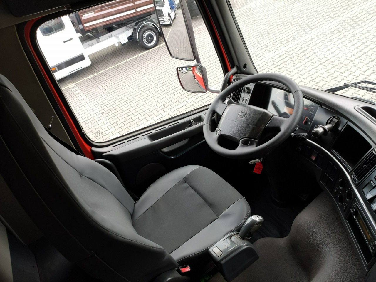 Kiper, Kamion s kranom Volvo FMX 410 6x4 13L HDS Radiowy Hydroburta: slika Kiper, Kamion s kranom Volvo FMX 410 6x4 13L HDS Radiowy Hydroburta Kiper, Kamion s kranom Volvo FMX 410 6x4 13L HDS Radiowy Hydroburta: slika Kiper, Kamion s kranom Volvo FMX 410 6x4 13L HDS Radiowy Hydroburta