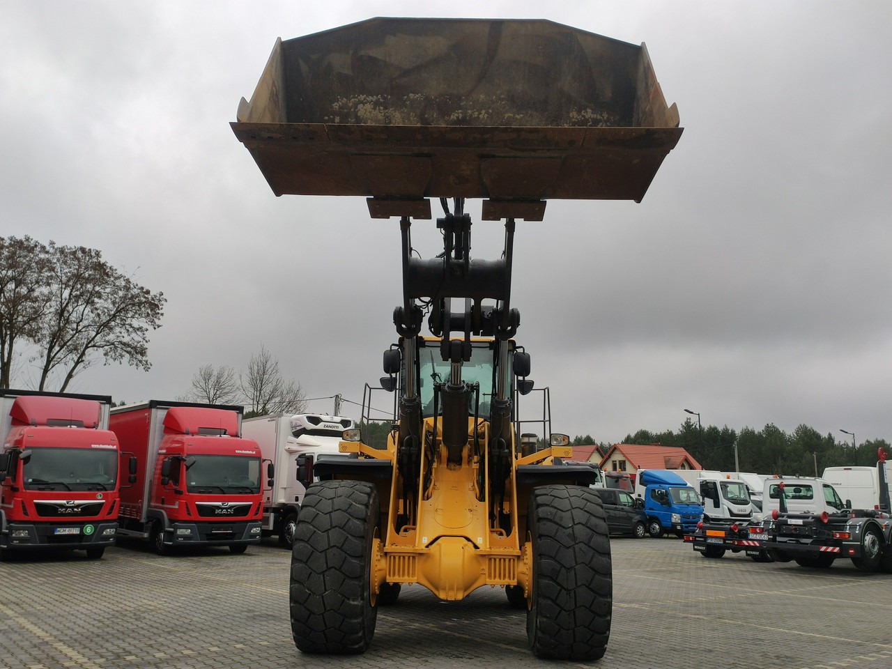 Volvo L 220G - Utovarivač na kotačima: slika Volvo L 220G - Utovarivač na kotačima Volvo L 220G - Utovarivač na kotačima: slika Volvo L 220G - Utovarivač na kotačima