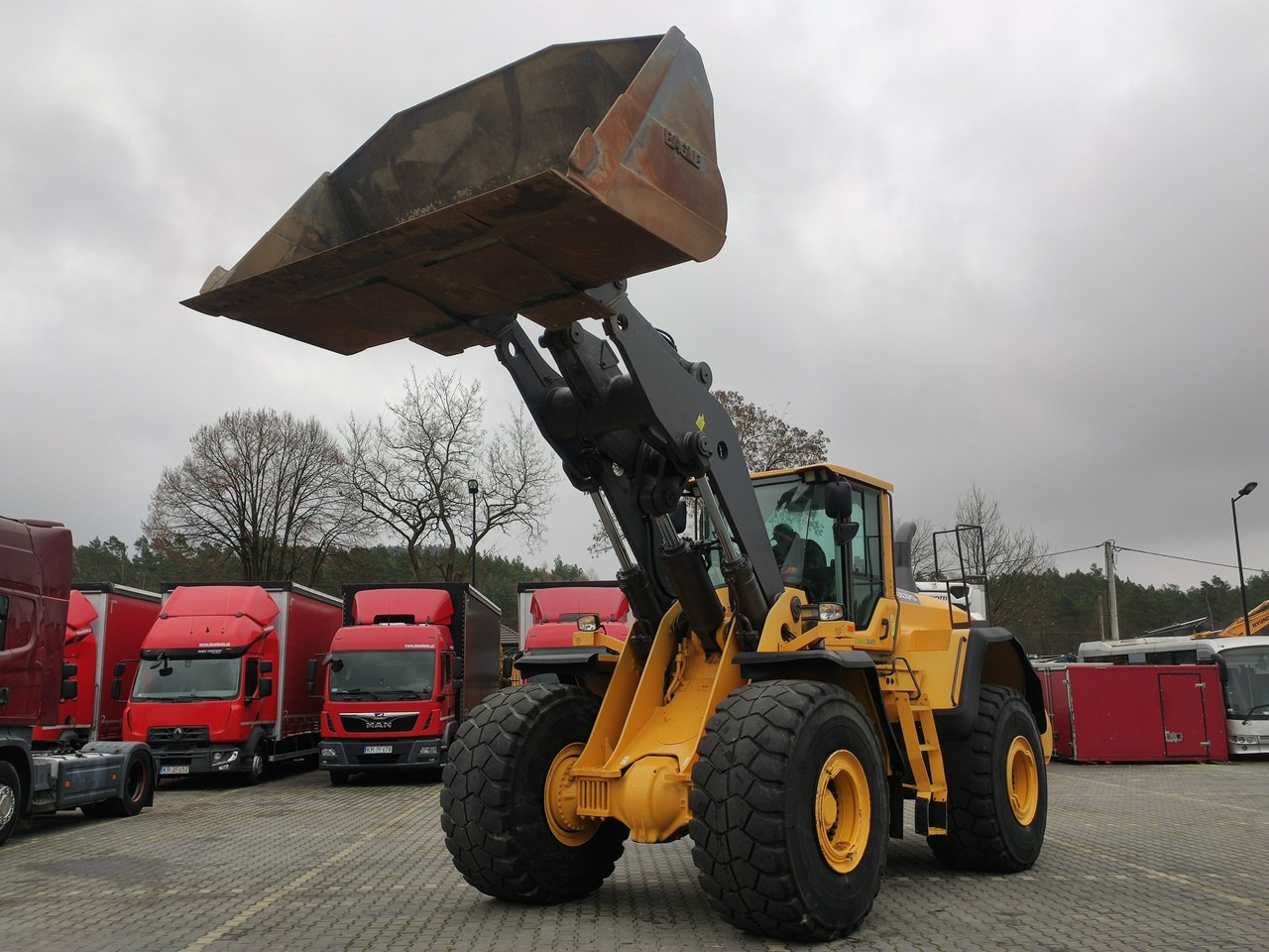 Volvo L 220G - Utovarivač na kotačima: slika Volvo L 220G - Utovarivač na kotačima Volvo L 220G - Utovarivač na kotačima: slika Volvo L 220G - Utovarivač na kotačima