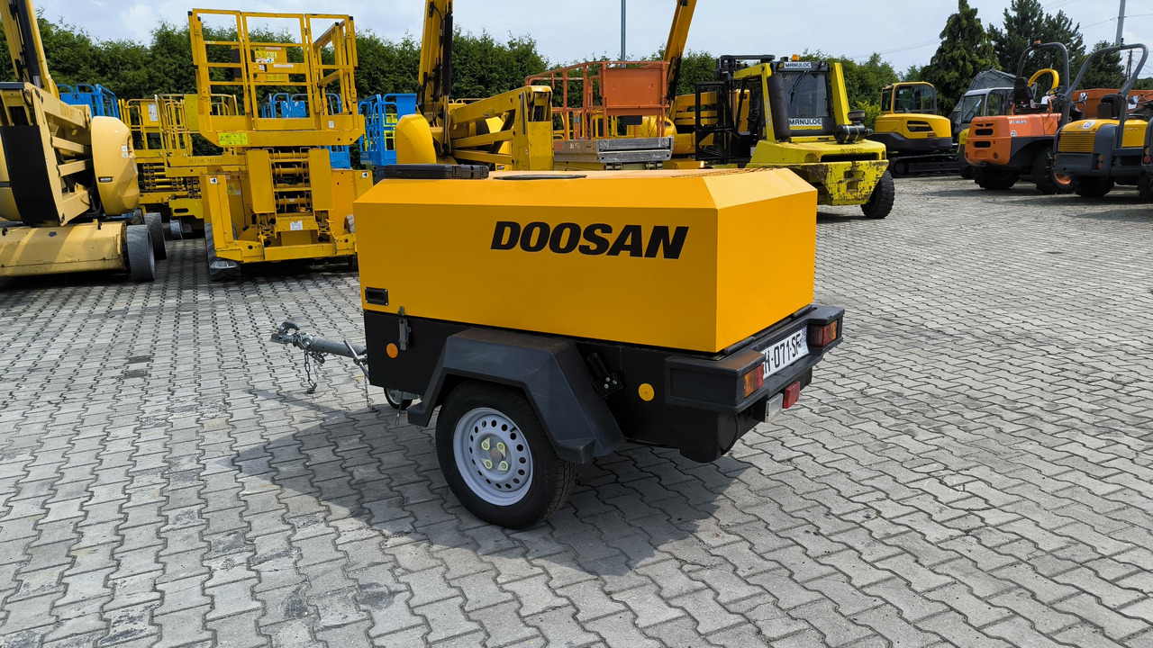 DOOSAN 731E - Zračni kompresor: slika DOOSAN 731E - Zračni kompresor DOOSAN 731E - Zračni kompresor: slika DOOSAN 731E - Zračni kompresor