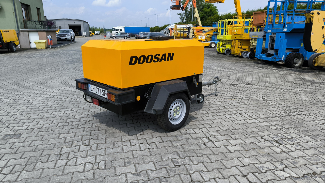 DOOSAN 731E - Zračni kompresor: slika DOOSAN 731E - Zračni kompresor DOOSAN 731E - Zračni kompresor: slika DOOSAN 731E - Zračni kompresor