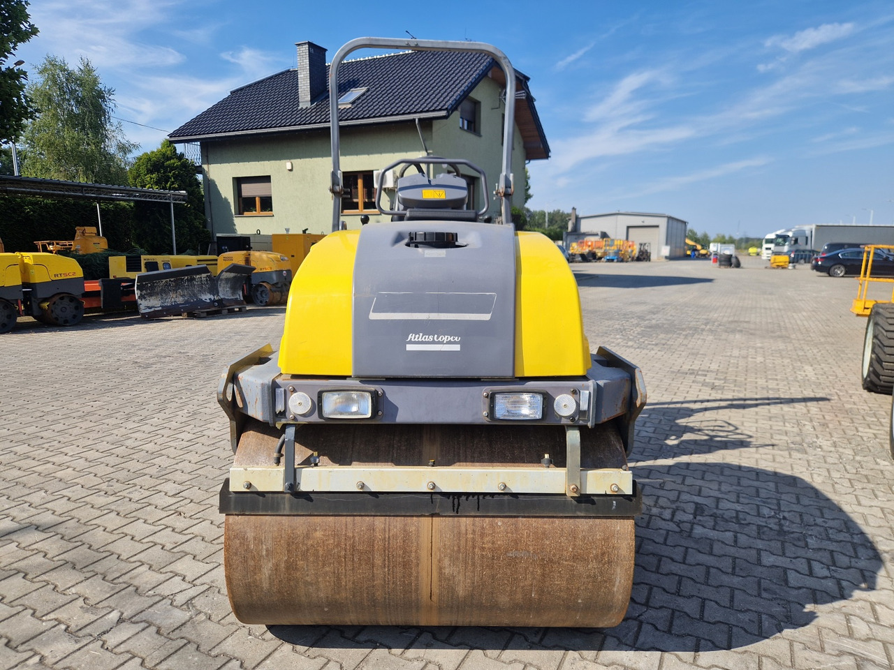 DYNAPAC CC 1300 - Valjak: slika DYNAPAC CC 1300 - Valjak DYNAPAC CC 1300 - Valjak: slika DYNAPAC CC 1300 - Valjak