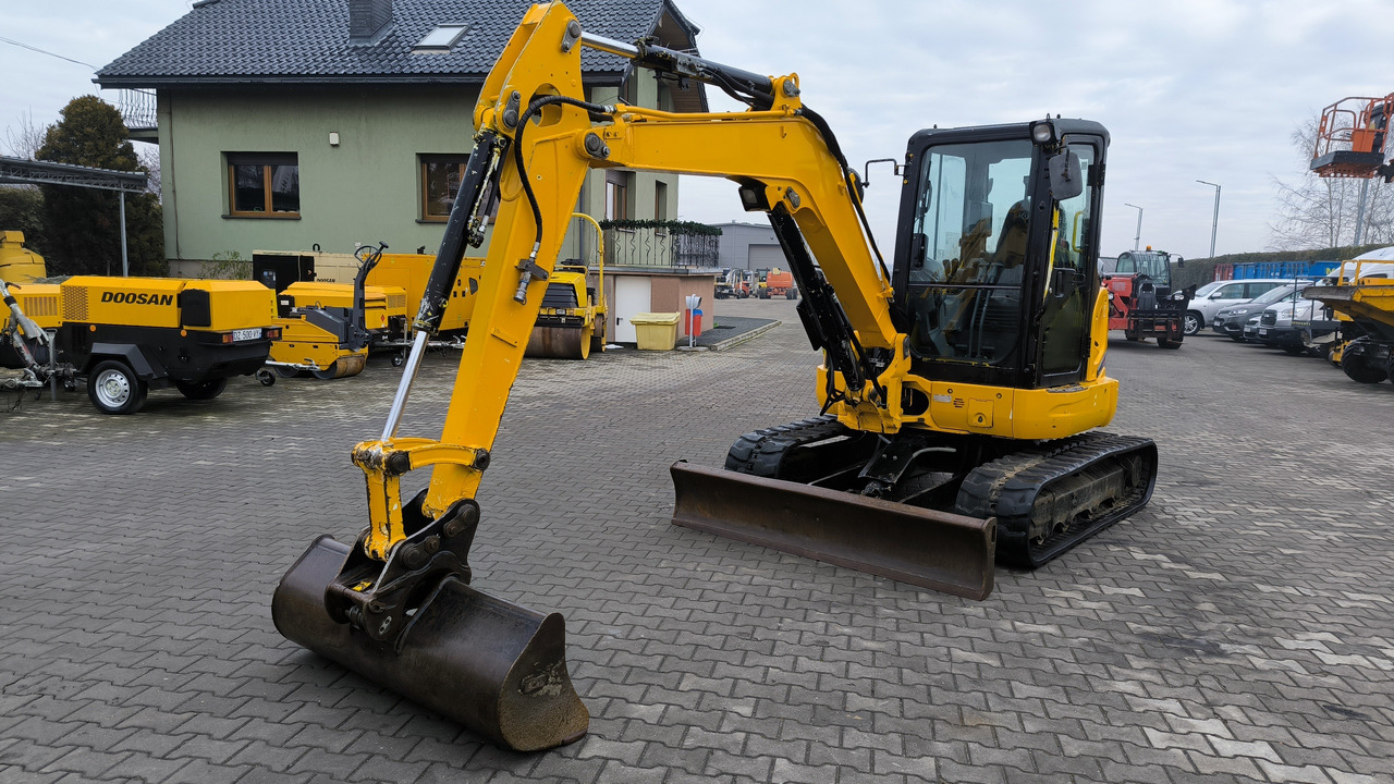 KUBOTA U 48 - 4 - Mini bager: slika KUBOTA U 48 - 4 - Mini bager KUBOTA U 48 - 4 - Mini bager: slika KUBOTA U 48 - 4 - Mini bager