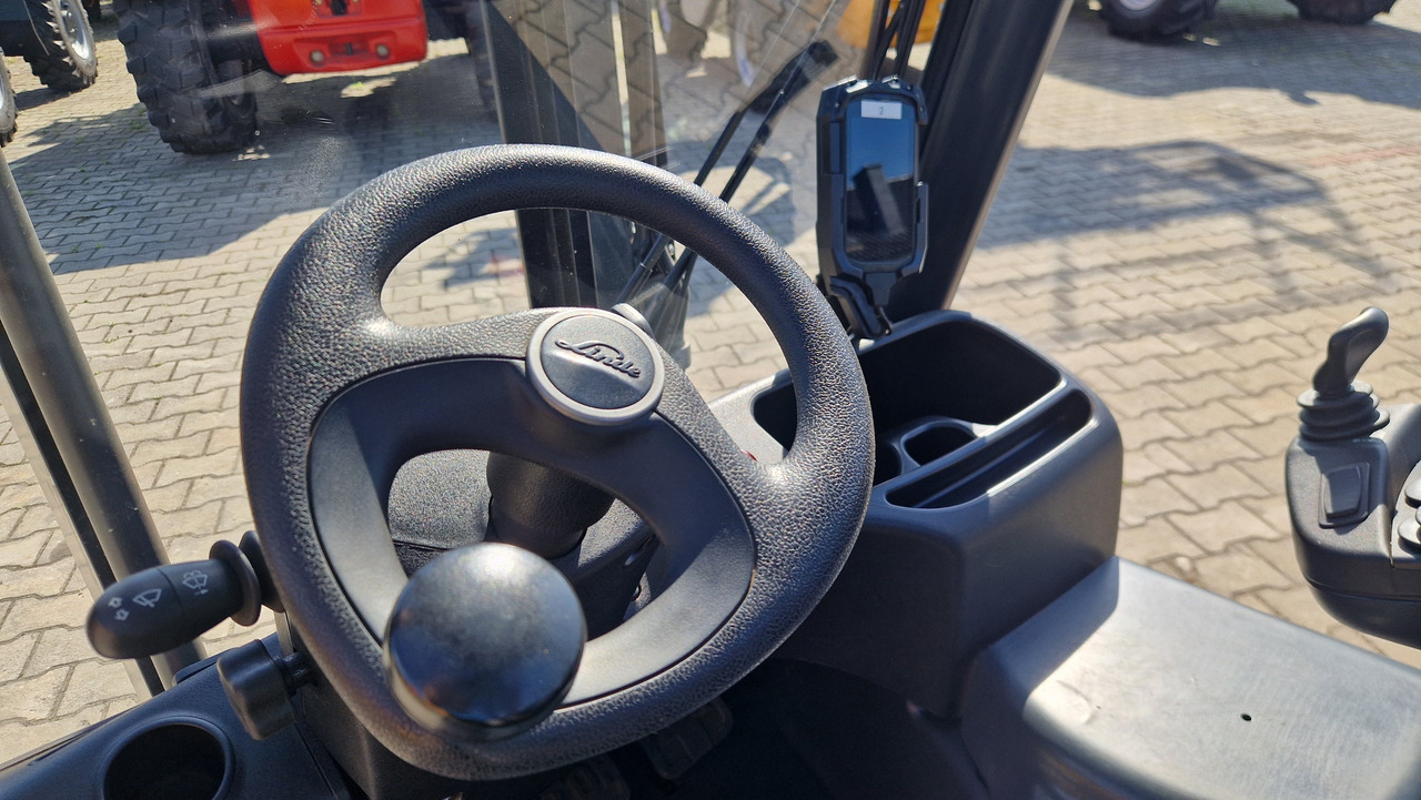 Električni viličar LINDE E 14 EVO: slika Električni viličar LINDE E 14 EVO Električni viličar LINDE E 14 EVO: slika Električni viličar LINDE E 14 EVO