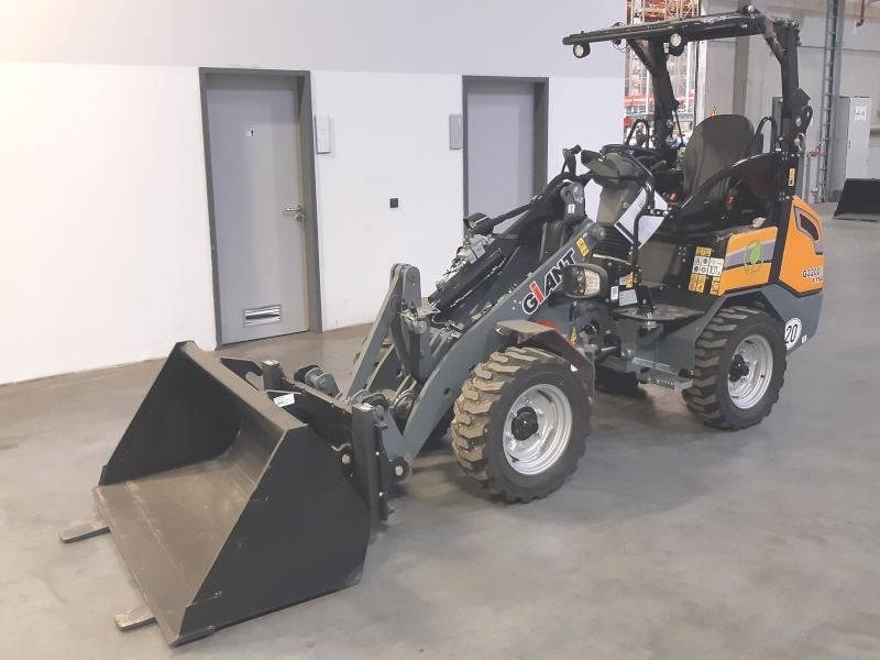 Giant G 2200 E X-Tra Elektro / electric - Mini utovarivač: slika Giant G 2200 E X-Tra Elektro / electric - Mini utovarivač Giant G 2200 E X-Tra Elektro / electric - Mini utovarivač: slika Giant G 2200 E X-Tra Elektro / electric - Mini utovarivač