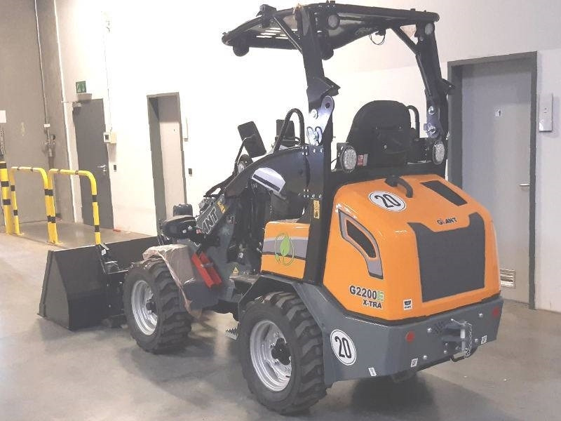 Giant G 2200 E X-Tra Elektro / electric - Mini utovarivač: slika Giant G 2200 E X-Tra Elektro / electric - Mini utovarivač Giant G 2200 E X-Tra Elektro / electric - Mini utovarivač: slika Giant G 2200 E X-Tra Elektro / electric - Mini utovarivač