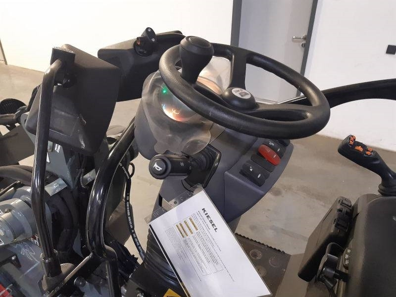 Giant G 2200 E X-Tra Elektro / electric - Mini utovarivač: slika Giant G 2200 E X-Tra Elektro / electric - Mini utovarivač Giant G 2200 E X-Tra Elektro / electric - Mini utovarivač: slika Giant G 2200 E X-Tra Elektro / electric - Mini utovarivač