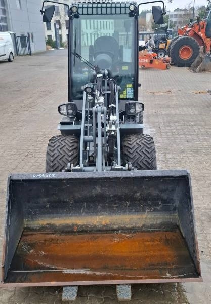 Giant G 2700 E X-Tra Elektro - Mini utovarivač: slika Giant G 2700 E X-Tra Elektro - Mini utovarivač Giant G 2700 E X-Tra Elektro - Mini utovarivač: slika Giant G 2700 E X-Tra Elektro - Mini utovarivač