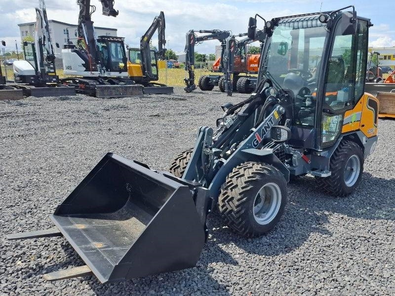 Giant G 2700 E X-Tra Elektro - Mini utovarivač: slika Giant G 2700 E X-Tra Elektro - Mini utovarivač Giant G 2700 E X-Tra Elektro - Mini utovarivač: slika Giant G 2700 E X-Tra Elektro - Mini utovarivač