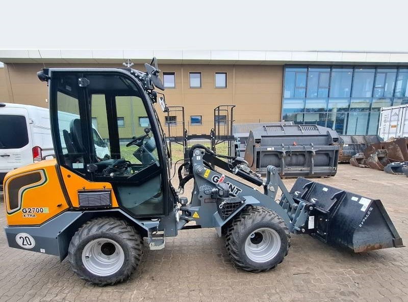 Giant G 2700 E X-Tra Elektro - Mini utovarivač: slika Giant G 2700 E X-Tra Elektro - Mini utovarivač Giant G 2700 E X-Tra Elektro - Mini utovarivač: slika Giant G 2700 E X-Tra Elektro - Mini utovarivač