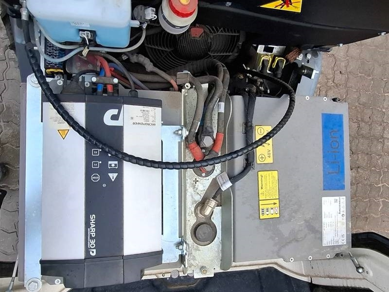 Giant G 2700 E X-Tra Elektro - Mini utovarivač: slika Giant G 2700 E X-Tra Elektro - Mini utovarivač Giant G 2700 E X-Tra Elektro - Mini utovarivač: slika Giant G 2700 E X-Tra Elektro - Mini utovarivač