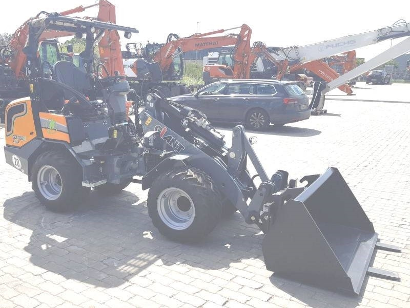 Giant G 2700 E X-Tra Elektro / electric - Mini utovarivač: slika Giant G 2700 E X-Tra Elektro / electric - Mini utovarivač Giant G 2700 E X-Tra Elektro / electric - Mini utovarivač: slika Giant G 2700 E X-Tra Elektro / electric - Mini utovarivač