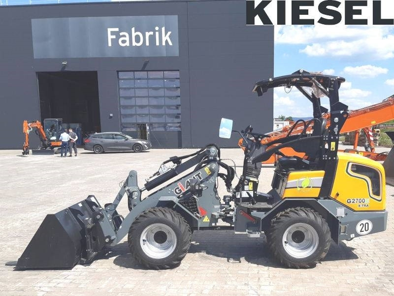 Giant G 2700 E X-Tra Elektro / electric - Mini utovarivač: slika Giant G 2700 E X-Tra Elektro / electric - Mini utovarivač Giant G 2700 E X-Tra Elektro / electric - Mini utovarivač: slika Giant G 2700 E X-Tra Elektro / electric - Mini utovarivač