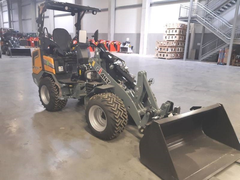 Giant G 2700 E X-Tra Elektro / electric - Mini utovarivač: slika Giant G 2700 E X-Tra Elektro / electric - Mini utovarivač Giant G 2700 E X-Tra Elektro / electric - Mini utovarivač: slika Giant G 2700 E X-Tra Elektro / electric - Mini utovarivač