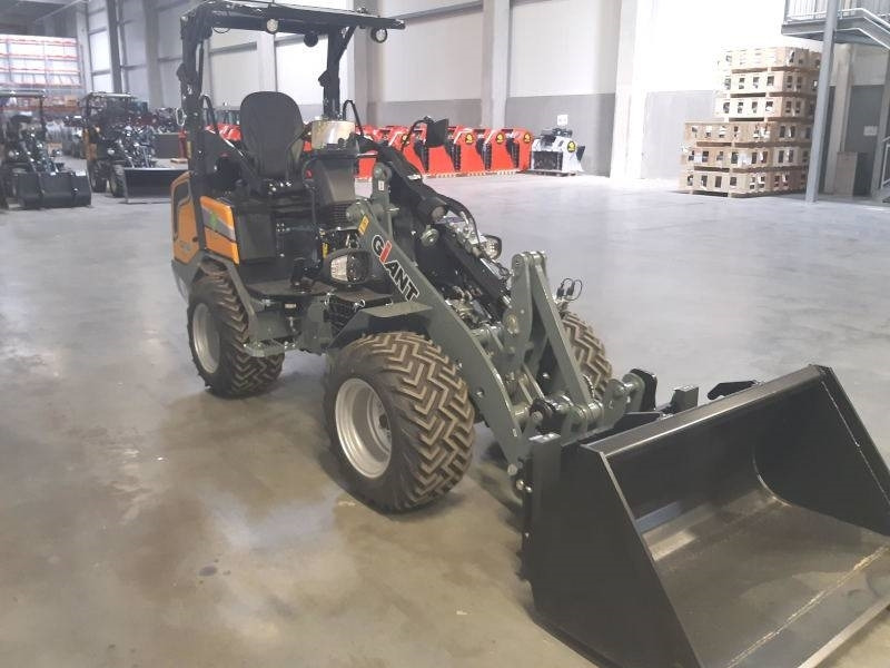 Giant G 2700 E X-Tra Elektro / electric - Mini utovarivač: slika Giant G 2700 E X-Tra Elektro / electric - Mini utovarivač Giant G 2700 E X-Tra Elektro / electric - Mini utovarivač: slika Giant G 2700 E X-Tra Elektro / electric - Mini utovarivač