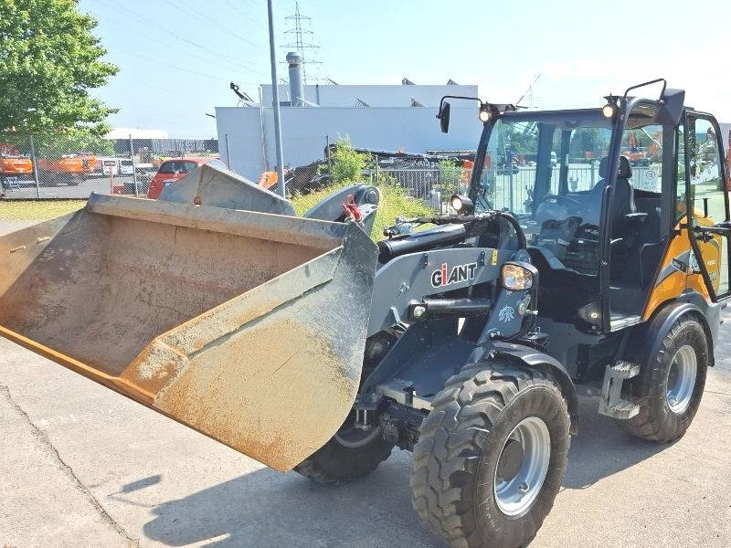Giant G 5000 X-Tra - Mini utovarivač: slika Giant G 5000 X-Tra - Mini utovarivač Giant G 5000 X-Tra - Mini utovarivač: slika Giant G 5000 X-Tra - Mini utovarivač