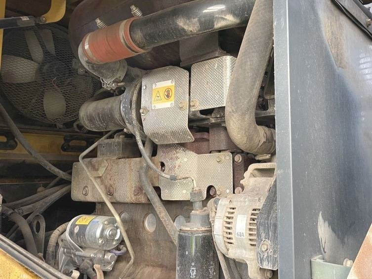 Komatsu WA 200 PT-5 - Utovarivač na kotačima: slika Komatsu WA 200 PT-5 - Utovarivač na kotačima Komatsu WA 200 PT-5 - Utovarivač na kotačima: slika Komatsu WA 200 PT-5 - Utovarivač na kotačima