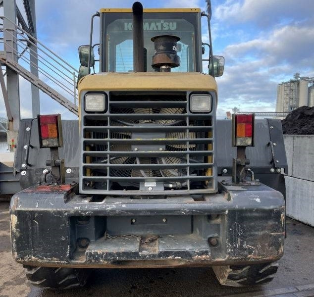 Komatsu WA 200 PT-5 - Utovarivač na kotačima: slika Komatsu WA 200 PT-5 - Utovarivač na kotačima Komatsu WA 200 PT-5 - Utovarivač na kotačima: slika Komatsu WA 200 PT-5 - Utovarivač na kotačima