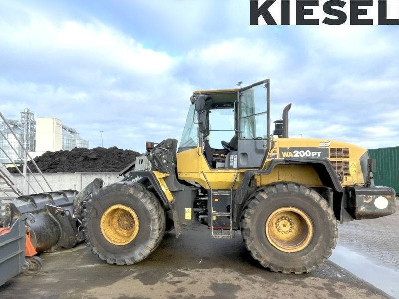 Komatsu WA 200 PT-5 - Utovarivač na kotačima: slika Komatsu WA 200 PT-5 - Utovarivač na kotačima Komatsu WA 200 PT-5 - Utovarivač na kotačima: slika Komatsu WA 200 PT-5 - Utovarivač na kotačima