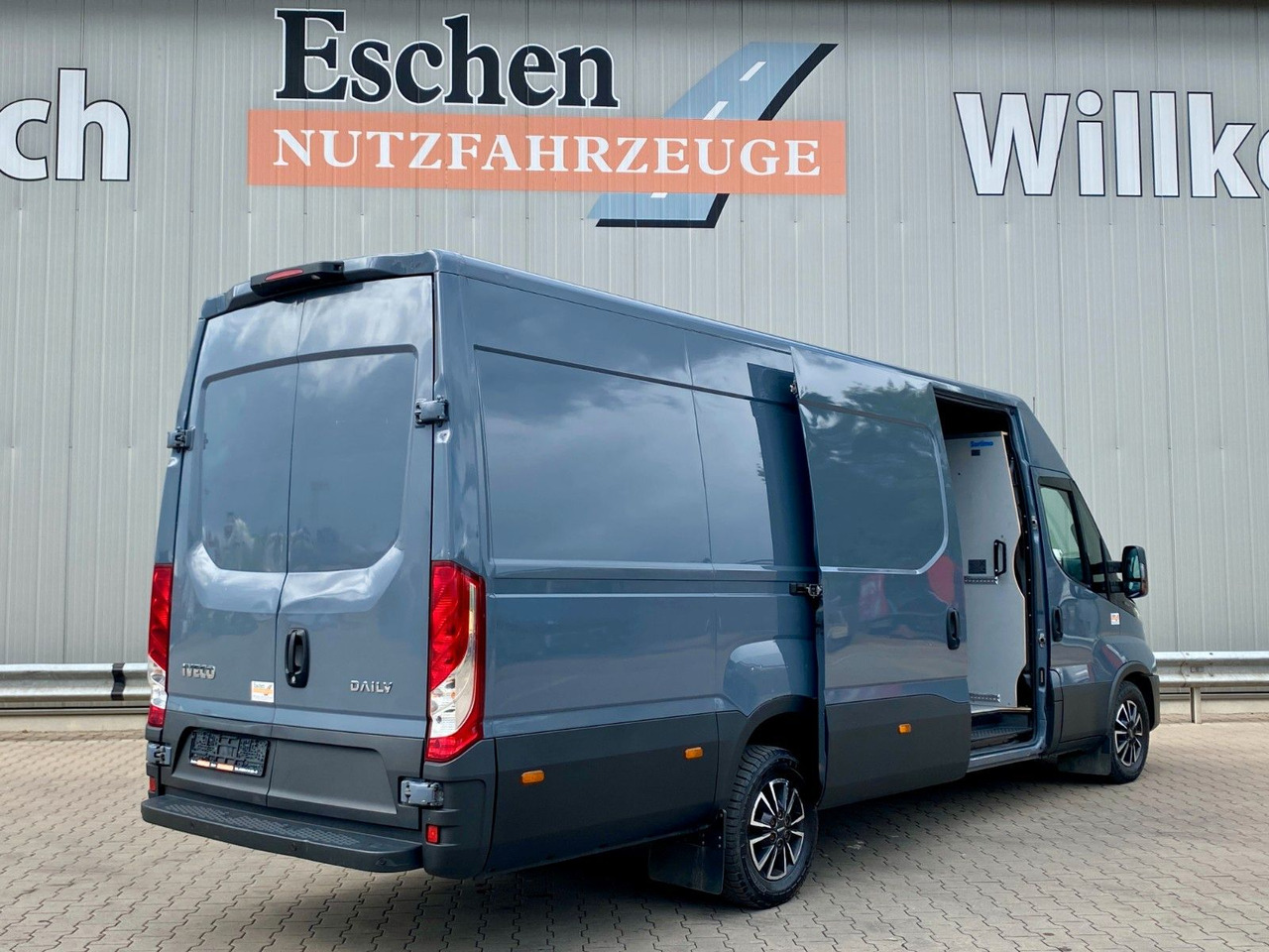 Iveco 35 S 16 Daily | Schiebetür*Kamera*Navi*AC*1.Hand - Putnički kombi: slika Iveco 35 S 16 Daily | Schiebetür*Kamera*Navi*AC*1.Hand - Putnički kombi Iveco 35 S 16 Daily | Schiebetür*Kamera*Navi*AC*1.Hand - Putnički kombi: slika Iveco 35 S 16 Daily | Schiebetür*Kamera*Navi*AC*1.Hand - Putnički kombi