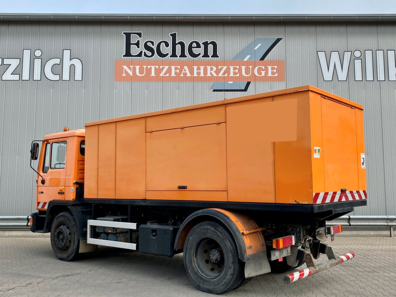 MAN 18.272 Polyma Stromaggregat/168kW | 3x Sitze*AHK - Kamion: slika MAN 18.272 Polyma Stromaggregat/168kW | 3x Sitze*AHK - Kamion MAN 18.272 Polyma Stromaggregat/168kW | 3x Sitze*AHK - Kamion: slika MAN 18.272 Polyma Stromaggregat/168kW | 3x Sitze*AHK - Kamion