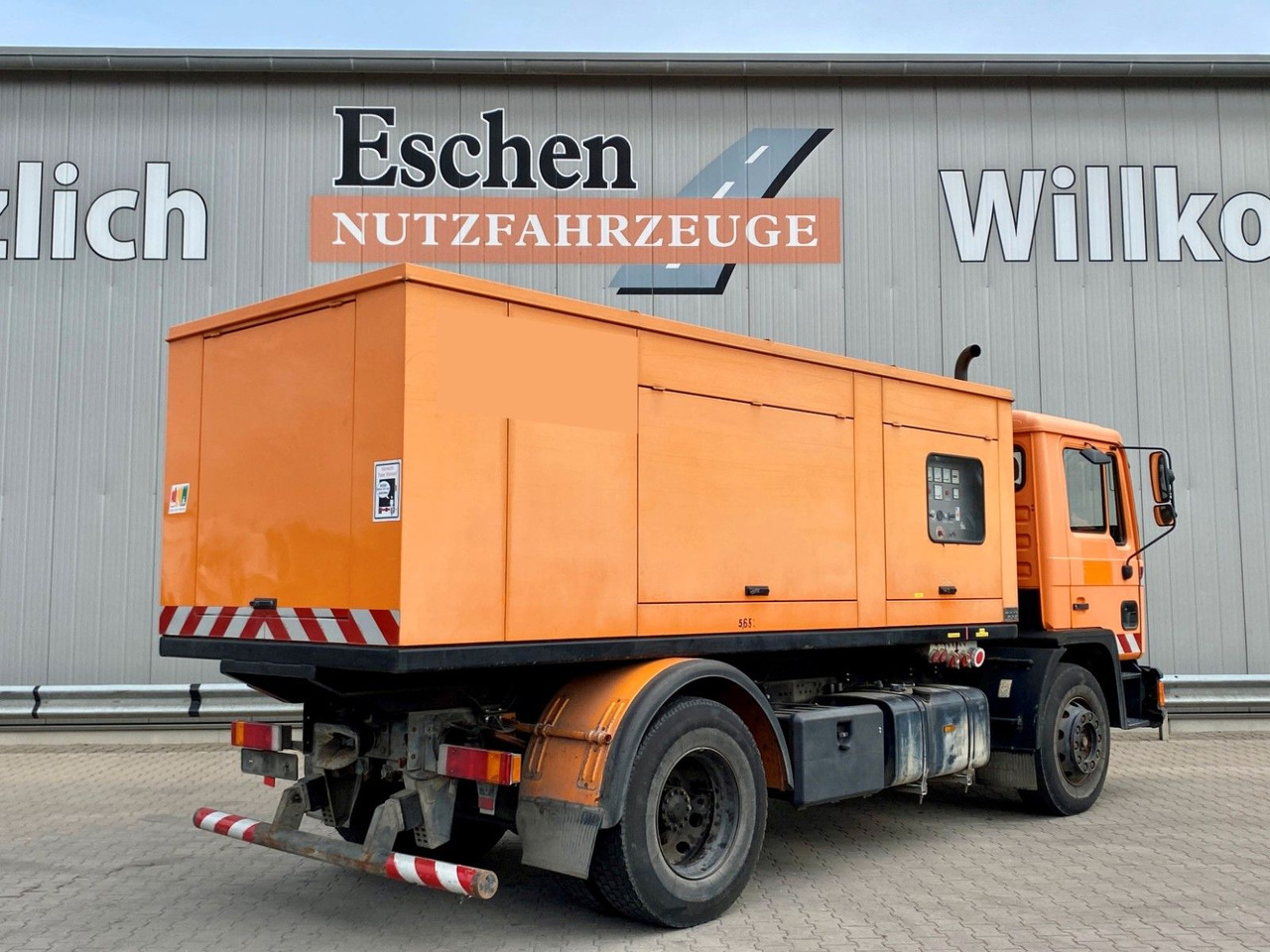 MAN 18.272 Polyma Stromaggregat/168kW | 3x Sitze*AHK - Kamion: slika MAN 18.272 Polyma Stromaggregat/168kW | 3x Sitze*AHK - Kamion MAN 18.272 Polyma Stromaggregat/168kW | 3x Sitze*AHK - Kamion: slika MAN 18.272 Polyma Stromaggregat/168kW | 3x Sitze*AHK - Kamion