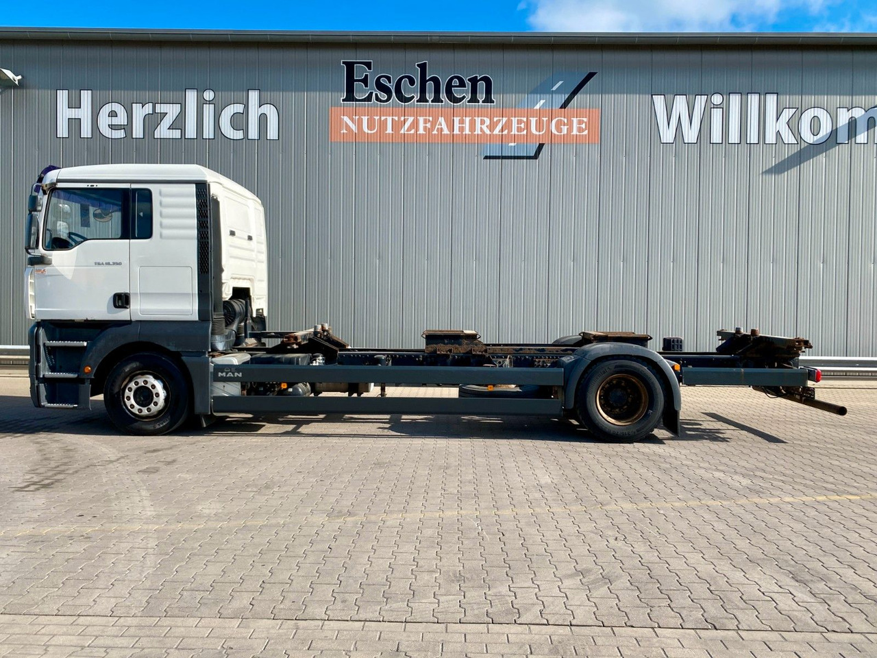 MAN TGA 18.350 LL Fahrschule*Driving school*5 Sitze MAN TGA 18.350 LL Fahrschule*Driving school*5 Sitze - Transporter kontejnera/ Kamion s izmjenjivim sanducima: slika MAN TGA 18.350 LL Fahrschule*Driving school*5 Sitze MAN TGA 18.350 LL Fahrschule*Driving school*5 Sitze - Transporter kontejnera/ Kamion s izmjenjivim sanducima MAN TGA 18.350 LL Fahrschule*Driving school*5 Sitze MAN TGA 18.350 LL Fahrschule*Driving school*5 Sitze - Transporter kontejnera/ Kamion s izmjenjivim sanducima: slika MAN TGA 18.350 LL Fahrschule*Driving school*5 Sitze MAN TGA 18.350 LL Fahrschule*Driving school*5 Sitze - Transporter kontejnera/ Kamion s izmjenjivim sanducima