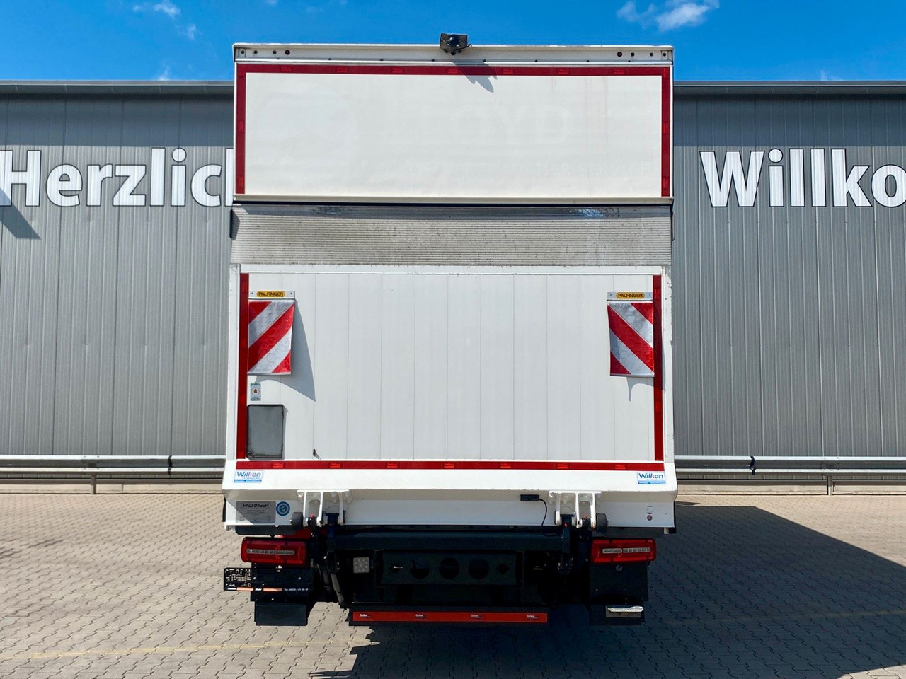 MAN TGL 12.220 Automatik*LBW*HU+BremseNEU*Navi*Kamer - Kamion sandučar: slika MAN TGL 12.220 Automatik*LBW*HU+BremseNEU*Navi*Kamer - Kamion sandučar MAN TGL 12.220 Automatik*LBW*HU+BremseNEU*Navi*Kamer - Kamion sandučar: slika MAN TGL 12.220 Automatik*LBW*HU+BremseNEU*Navi*Kamer - Kamion sandučar