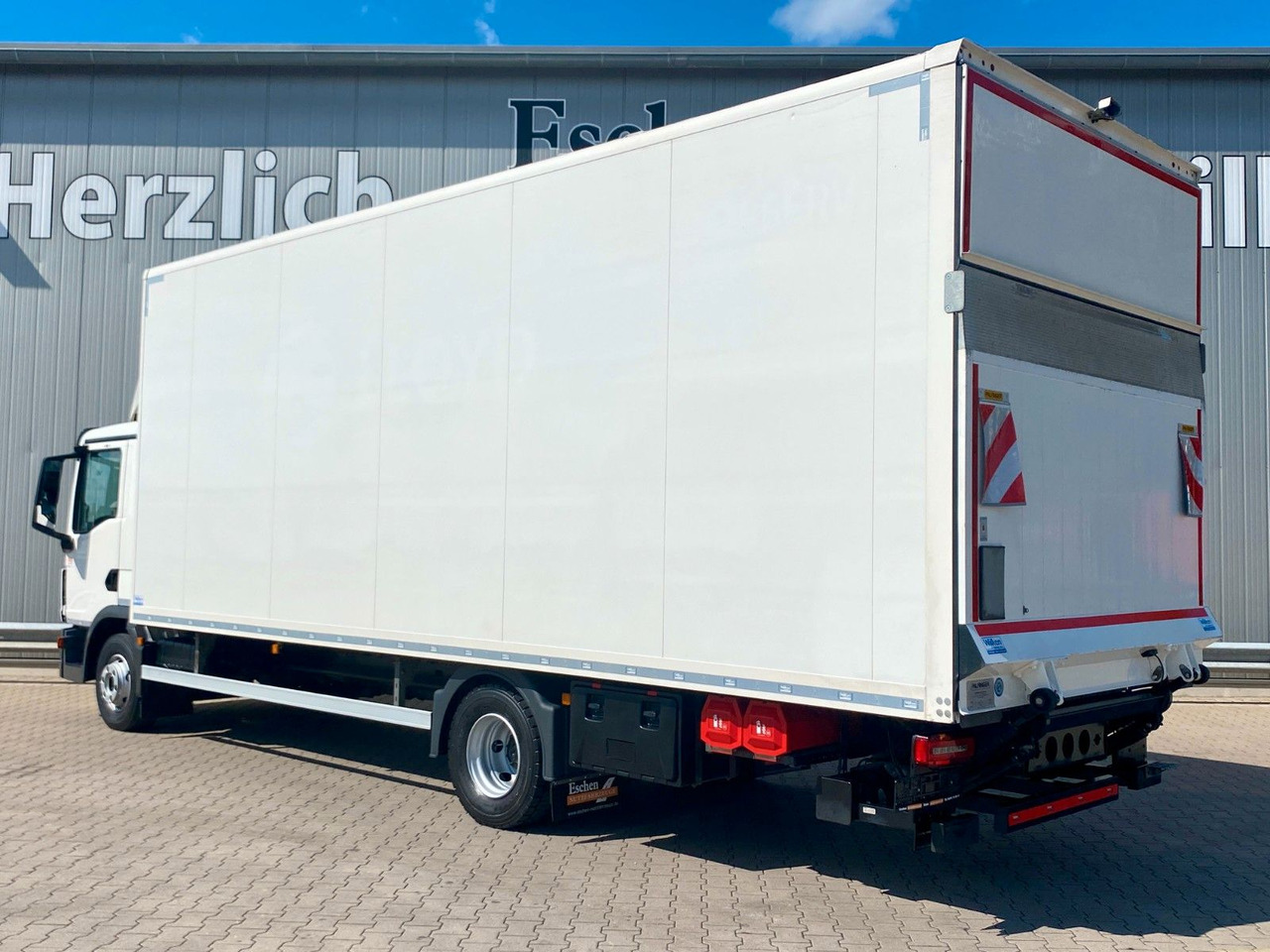 MAN TGL 12.220 Automatik*LBW*HU+BremseNEU*Navi*Kamer - Kamion sandučar: slika MAN TGL 12.220 Automatik*LBW*HU+BremseNEU*Navi*Kamer - Kamion sandučar MAN TGL 12.220 Automatik*LBW*HU+BremseNEU*Navi*Kamer - Kamion sandučar: slika MAN TGL 12.220 Automatik*LBW*HU+BremseNEU*Navi*Kamer - Kamion sandučar
