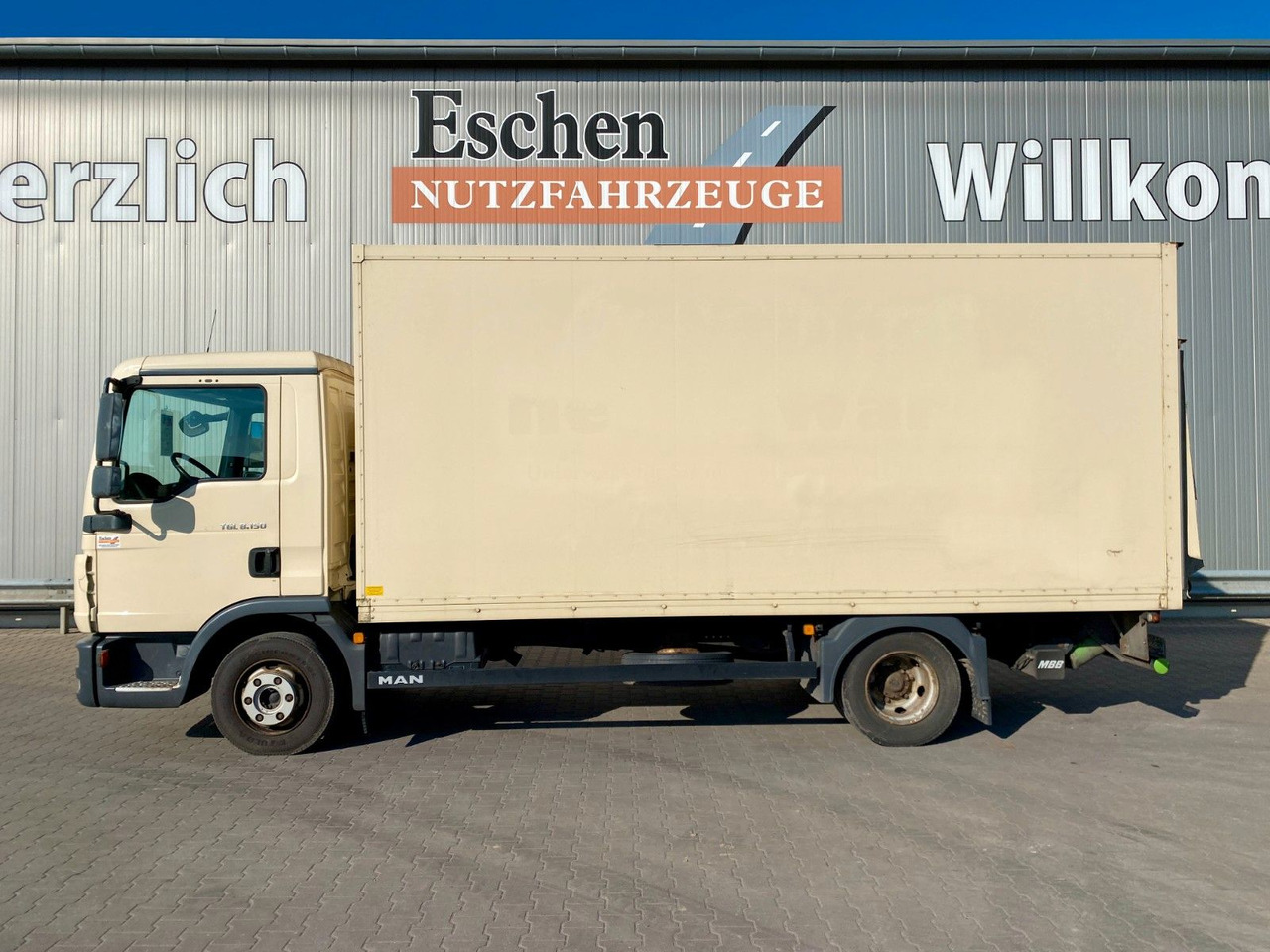 MAN TGL 8.150 Blatt/Blatt*5,5mKoffer*LBW*Seitentür MAN TGL 8.150 Blatt/Blatt*5,5mKoffer*LBW*Seitentür - Kamion sandučar: slika MAN TGL 8.150 Blatt/Blatt*5,5mKoffer*LBW*Seitentür MAN TGL 8.150 Blatt/Blatt*5,5mKoffer*LBW*Seitentür - Kamion sandučar MAN TGL 8.150 Blatt/Blatt*5,5mKoffer*LBW*Seitentür MAN TGL 8.150 Blatt/Blatt*5,5mKoffer*LBW*Seitentür - Kamion sandučar: slika MAN TGL 8.150 Blatt/Blatt*5,5mKoffer*LBW*Seitentür MAN TGL 8.150 Blatt/Blatt*5,5mKoffer*LBW*Seitentür - Kamion sandučar