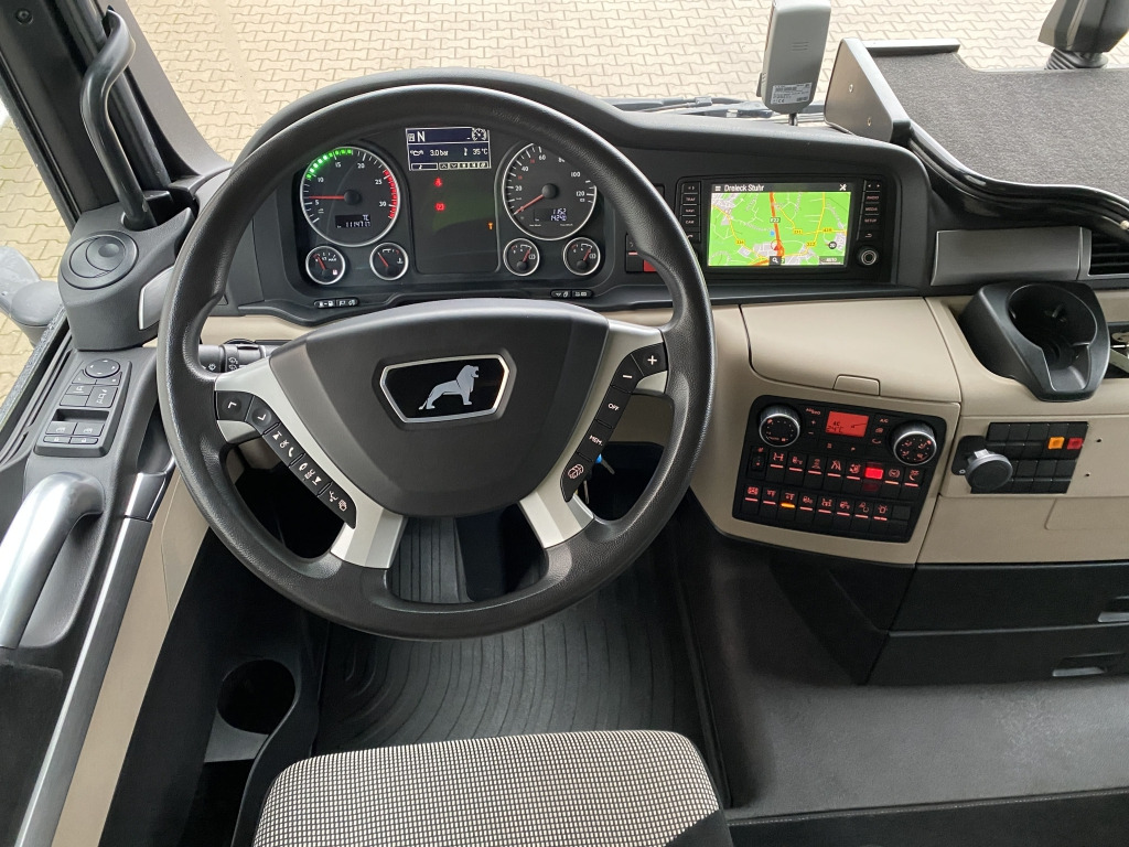 Kamion s otvorenim sandukom, Kamion s kranom MAN TGX 26.500 6x2-4 LL / HMF 2110 L-MC Kran: slika Kamion s otvorenim sandukom, Kamion s kranom MAN TGX 26.500 6x2-4 LL / HMF 2110 L-MC Kran