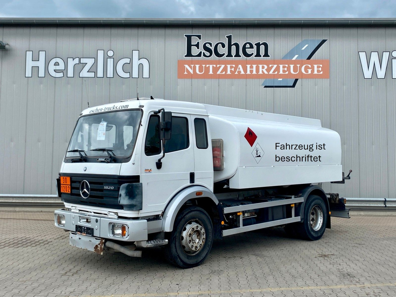Mercedes-Benz 1820 SK | Speier A3*2x Kammern*13.700ltr*Navi - Kamion cisterna: slika Mercedes-Benz 1820 SK | Speier A3*2x Kammern*13.700ltr*Navi - Kamion cisterna Mercedes-Benz 1820 SK | Speier A3*2x Kammern*13.700ltr*Navi - Kamion cisterna: slika Mercedes-Benz 1820 SK | Speier A3*2x Kammern*13.700ltr*Navi - Kamion cisterna