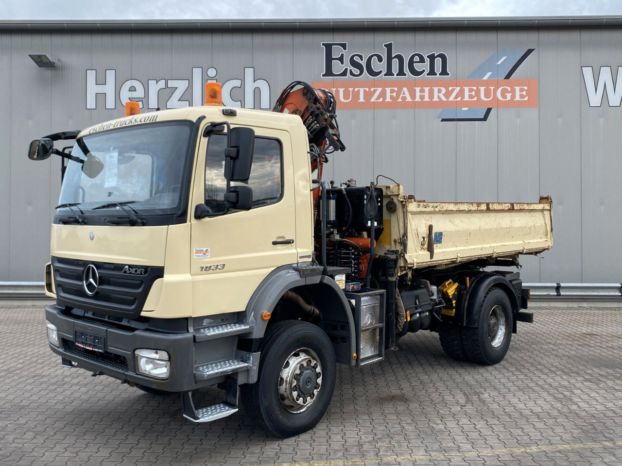 Mercedes-Benz 1833 4x4 Axor | Atlas 105.2-A2*Funk*AHK*3 Sitze - Kiper, Kamion s kranom: slika Mercedes-Benz 1833 4x4 Axor | Atlas 105.2-A2*Funk*AHK*3 Sitze - Kiper, Kamion s kranom Mercedes-Benz 1833 4x4 Axor | Atlas 105.2-A2*Funk*AHK*3 Sitze - Kiper, Kamion s kranom: slika Mercedes-Benz 1833 4x4 Axor | Atlas 105.2-A2*Funk*AHK*3 Sitze - Kiper, Kamion s kranom