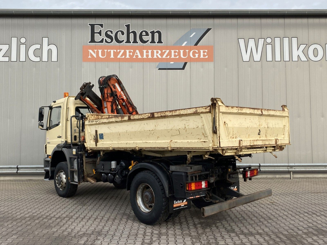 Mercedes-Benz 1833 4x4 Axor | Atlas 105.2-A2*Funk*AHK*3 Sitze - Kiper, Kamion s kranom: slika Mercedes-Benz 1833 4x4 Axor | Atlas 105.2-A2*Funk*AHK*3 Sitze - Kiper, Kamion s kranom Mercedes-Benz 1833 4x4 Axor | Atlas 105.2-A2*Funk*AHK*3 Sitze - Kiper, Kamion s kranom: slika Mercedes-Benz 1833 4x4 Axor | Atlas 105.2-A2*Funk*AHK*3 Sitze - Kiper, Kamion s kranom