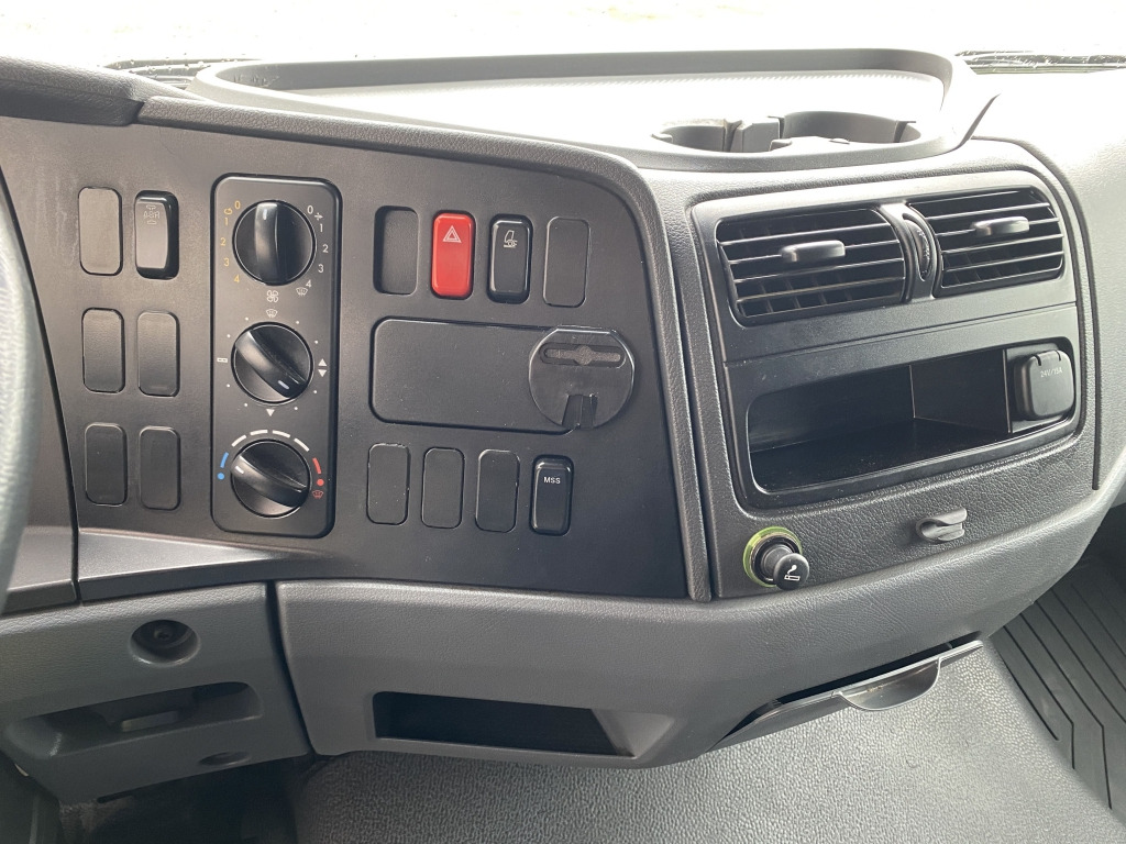 Zakup Mercedes-Benz 816 L Mercedes-Benz 816 L: slika Zakup Mercedes-Benz 816 L Mercedes-Benz 816 L
