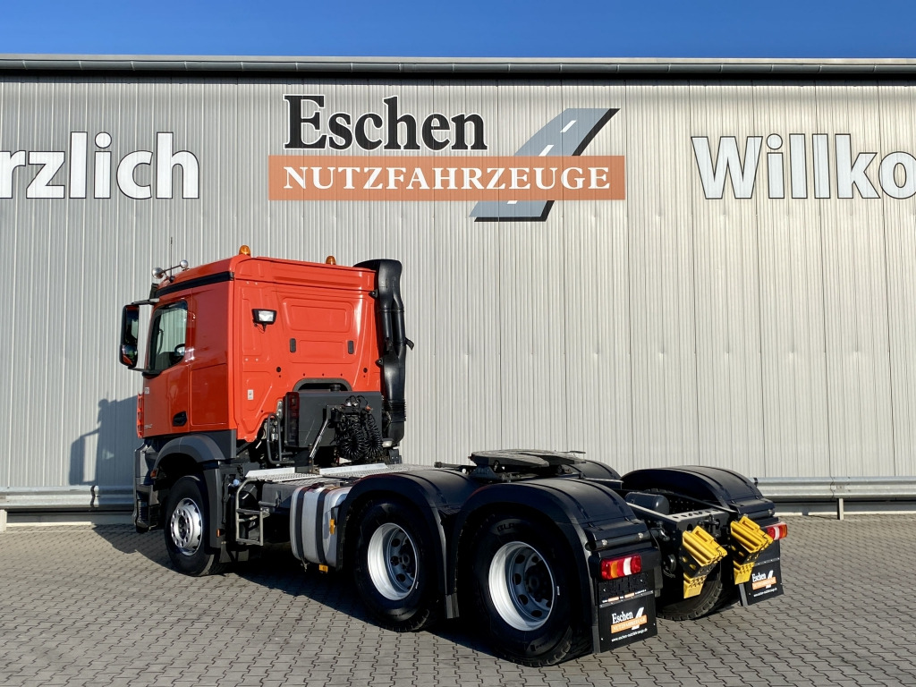 Mercedes-Benz 2642 LS 6x4 Arocs - Tegljač: slika Mercedes-Benz 2642 LS 6x4 Arocs - Tegljač Mercedes-Benz 2642 LS 6x4 Arocs - Tegljač: slika Mercedes-Benz 2642 LS 6x4 Arocs - Tegljač