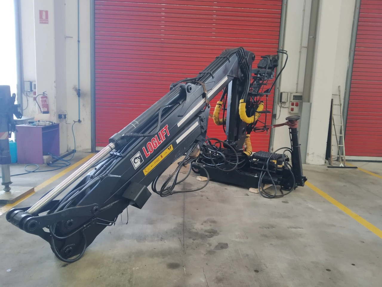 Grúa LOGLIFT 120S79R - Kamionska dizalica za Kamion: slika Grúa LOGLIFT 120S79R - Kamionska dizalica za Kamion Grúa LOGLIFT 120S79R - Kamionska dizalica za Kamion: slika Grúa LOGLIFT 120S79R - Kamionska dizalica za Kamion