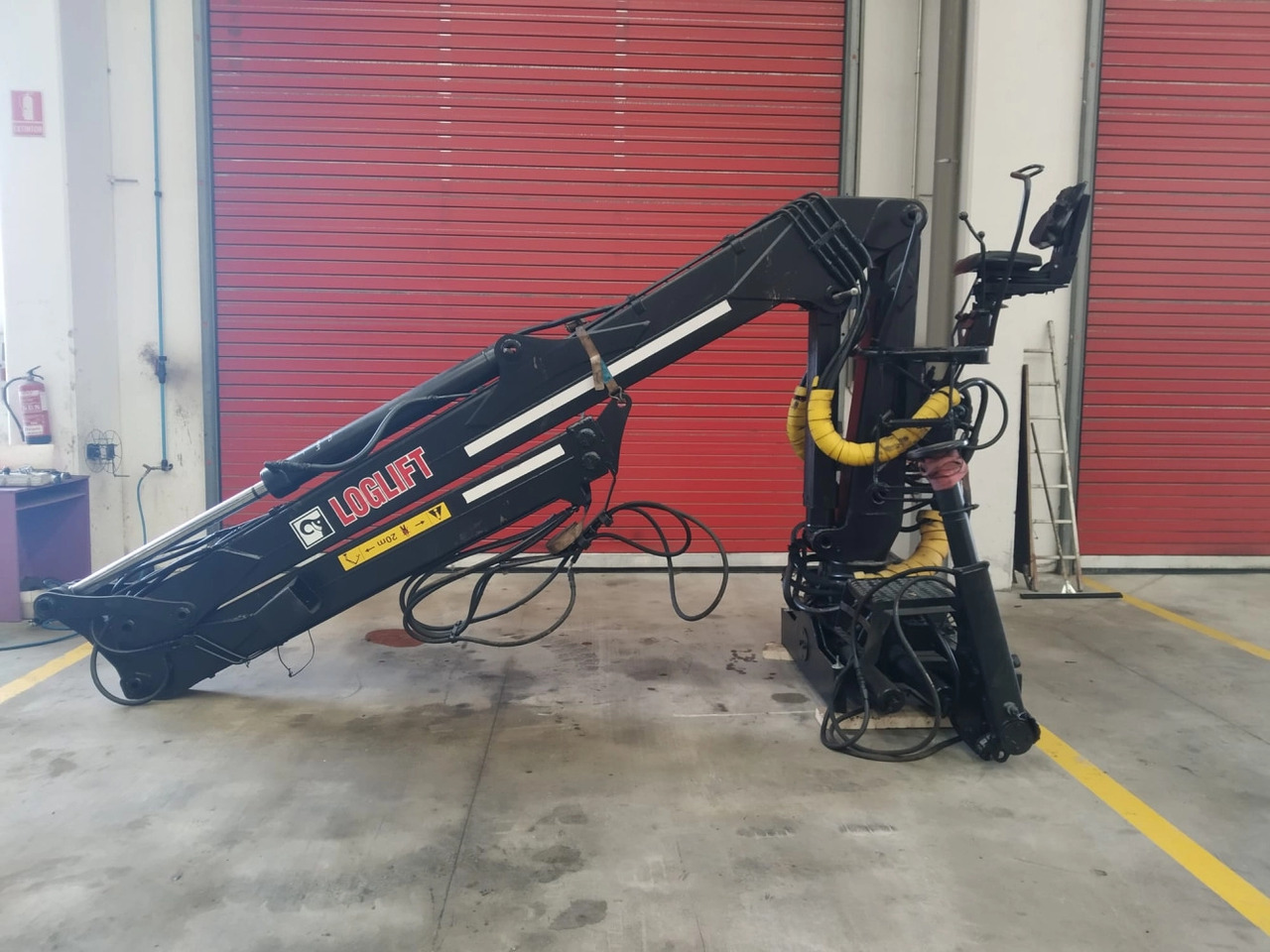 Grúa LOGLIFT 120S79R - Kamionska dizalica za Kamion: slika Grúa LOGLIFT 120S79R - Kamionska dizalica za Kamion Grúa LOGLIFT 120S79R - Kamionska dizalica za Kamion: slika Grúa LOGLIFT 120S79R - Kamionska dizalica za Kamion