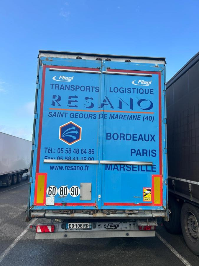 Fliegl - Poluprikolica s ceradom: slika Fliegl - Poluprikolica s ceradom Fliegl - Poluprikolica s ceradom: slika Fliegl - Poluprikolica s ceradom