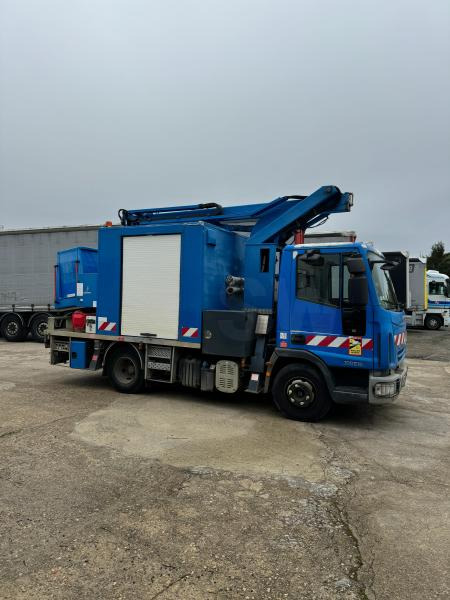 Iveco Eurocargo 100E19 - Podizna platforma montirana na kamion: slika Iveco Eurocargo 100E19 - Podizna platforma montirana na kamion Iveco Eurocargo 100E19 - Podizna platforma montirana na kamion: slika Iveco Eurocargo 100E19 - Podizna platforma montirana na kamion