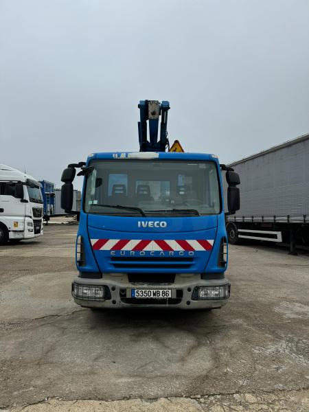 Iveco Eurocargo 100E19 - Podizna platforma montirana na kamion: slika Iveco Eurocargo 100E19 - Podizna platforma montirana na kamion Iveco Eurocargo 100E19 - Podizna platforma montirana na kamion: slika Iveco Eurocargo 100E19 - Podizna platforma montirana na kamion