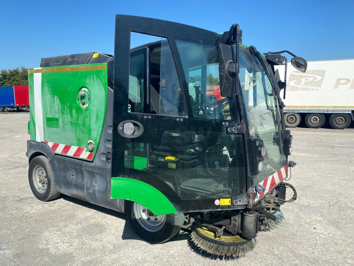 Mathieu Azura MC210 - Cestovna čistilica: slika Mathieu Azura MC210 - Cestovna čistilica Mathieu Azura MC210 - Cestovna čistilica: slika Mathieu Azura MC210 - Cestovna čistilica