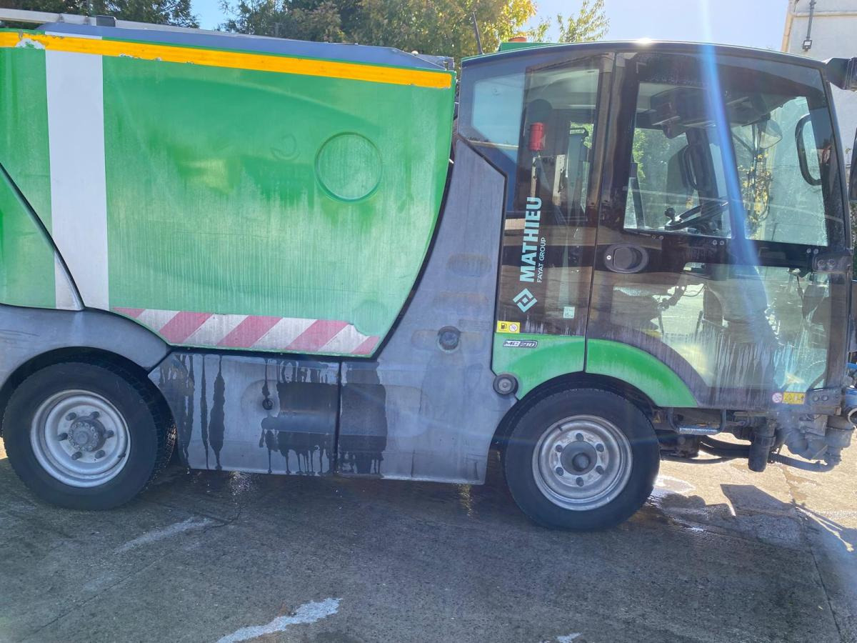 Mathieu Azura MC210 - Cestovna čistilica: slika Mathieu Azura MC210 - Cestovna čistilica Mathieu Azura MC210 - Cestovna čistilica: slika Mathieu Azura MC210 - Cestovna čistilica