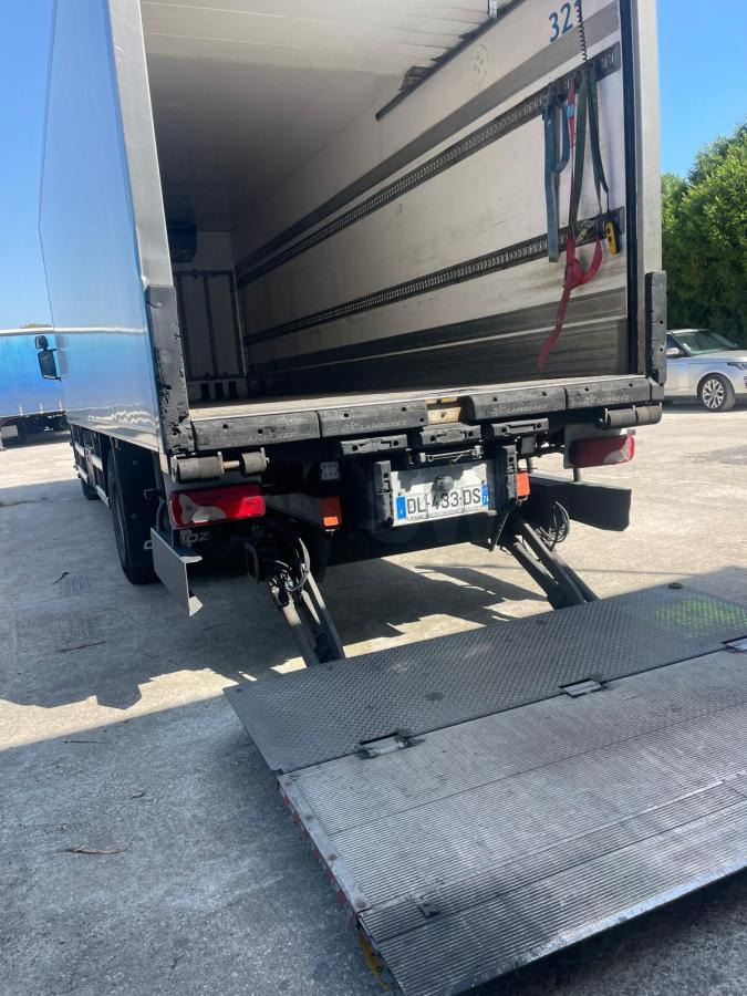 Scania R 320 - Kamion hladnjača: slika Scania R 320 - Kamion hladnjača Scania R 320 - Kamion hladnjača: slika Scania R 320 - Kamion hladnjača