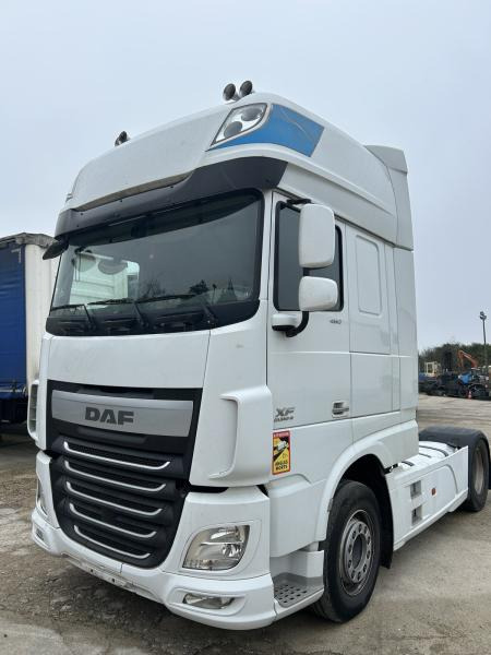 DAF XF 460 - Tegljač: slika DAF XF 460 - Tegljač DAF XF 460 - Tegljač: slika DAF XF 460 - Tegljač